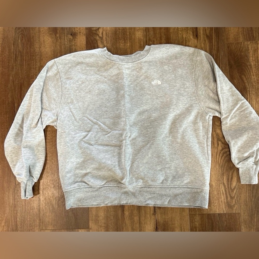 The North Face Women’s Crewneck Sweatshirt - Heather Gray